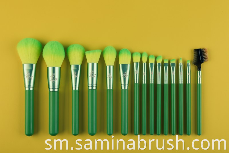 Makeup Brush 1340 Details 02